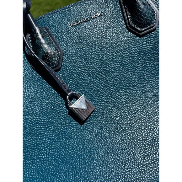 Michael Kors Pebbled Leather Accordion Tote Bag with removable cross body BEAUTY - Picture 4 of 16